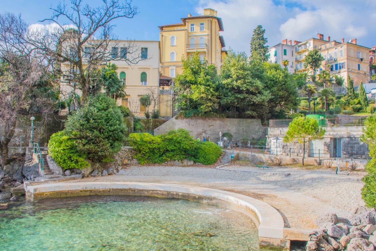 Apartments Anita Near Opatija With Private Parking 마툴지 외부 사진