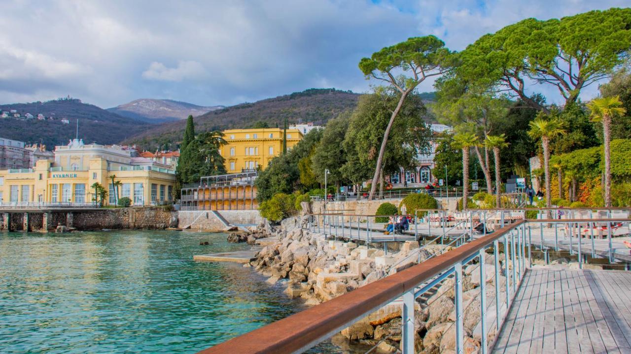 Apartments Anita Near Opatija With Private Parking 마툴지 외부 사진