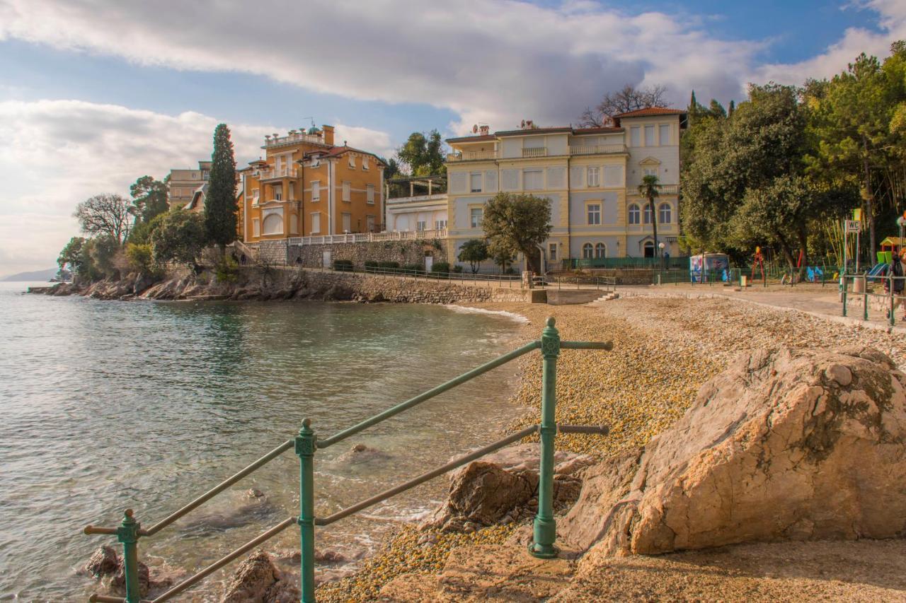 Apartments Anita Near Opatija With Private Parking 마툴지 외부 사진