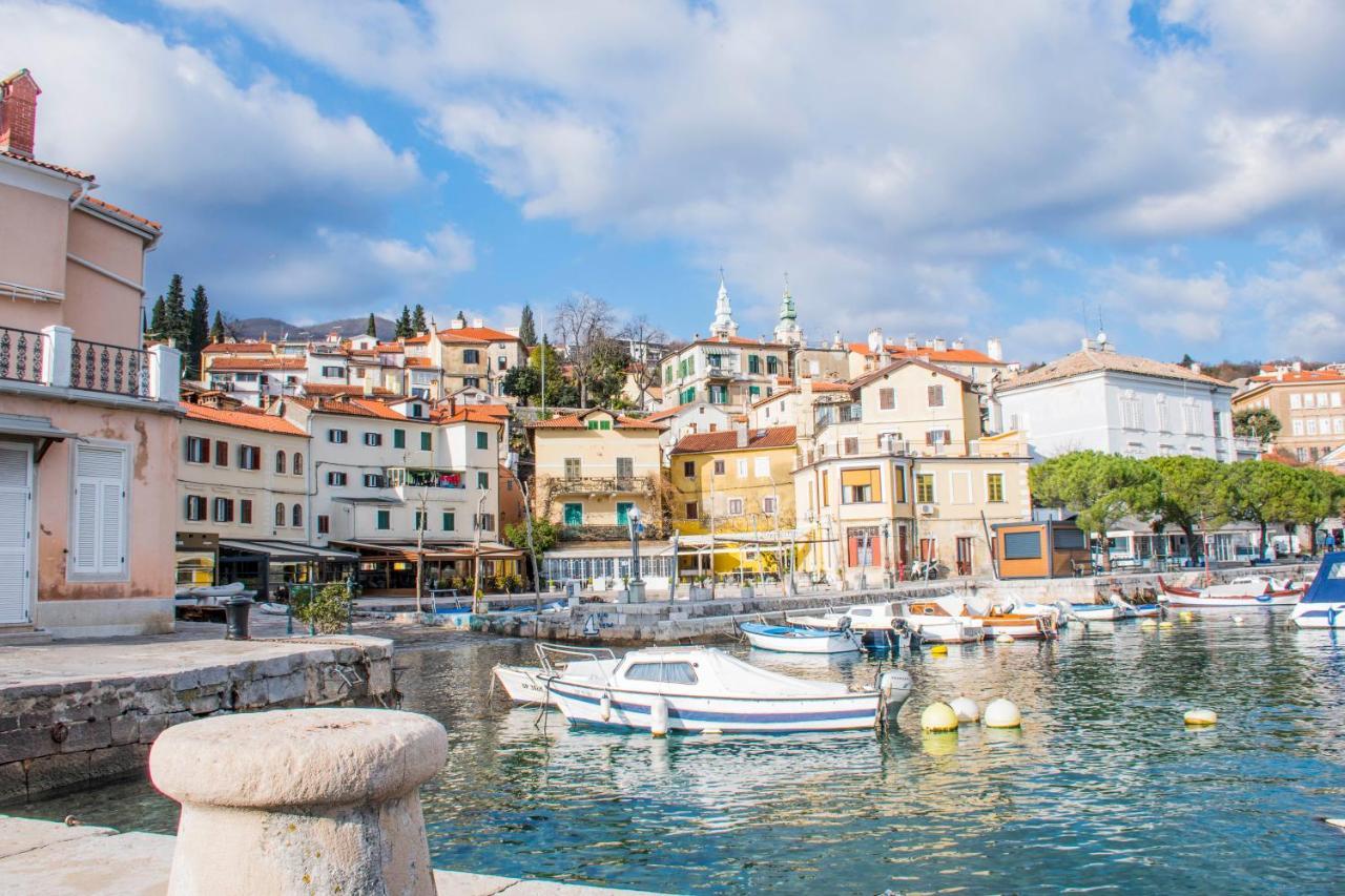 Apartments Anita Near Opatija With Private Parking 마툴지 외부 사진
