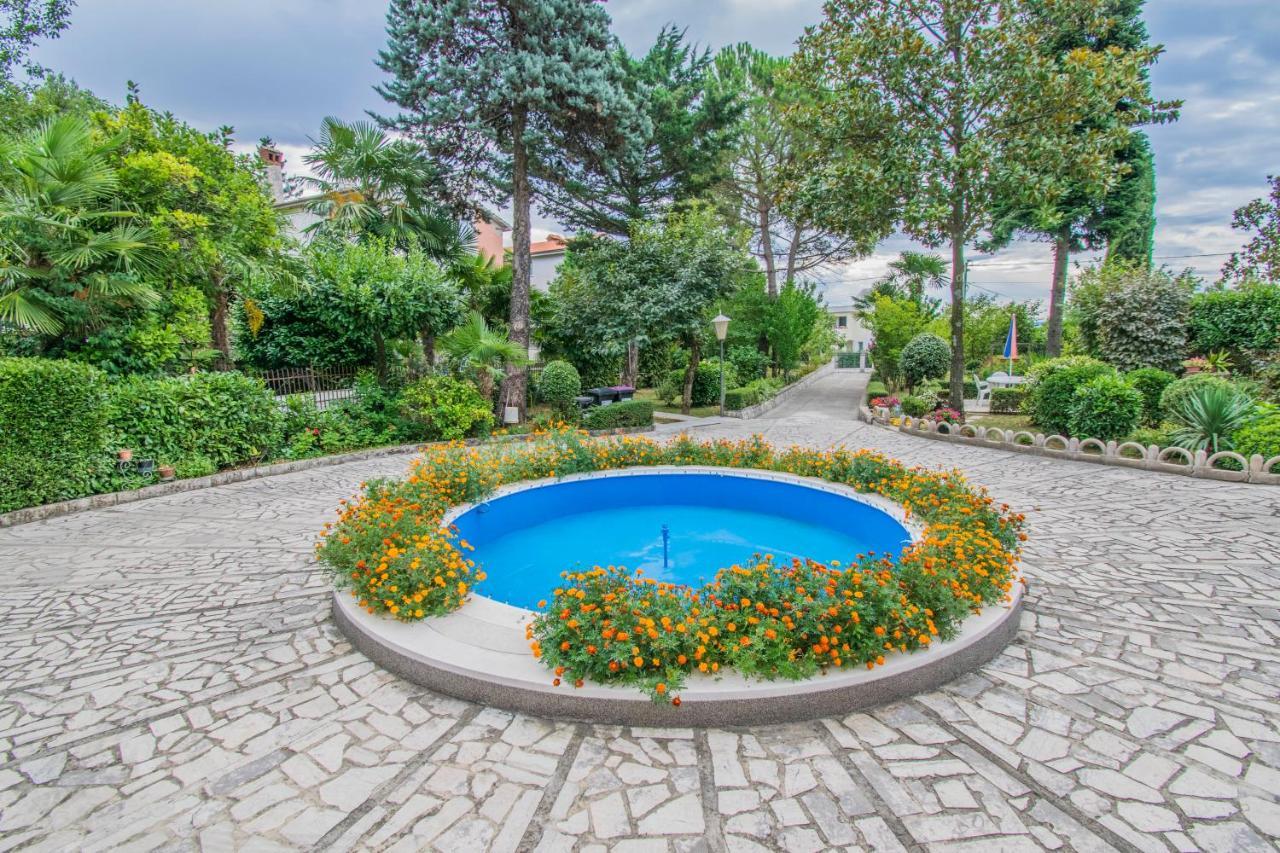 Apartments Anita Near Opatija With Private Parking 마툴지 외부 사진