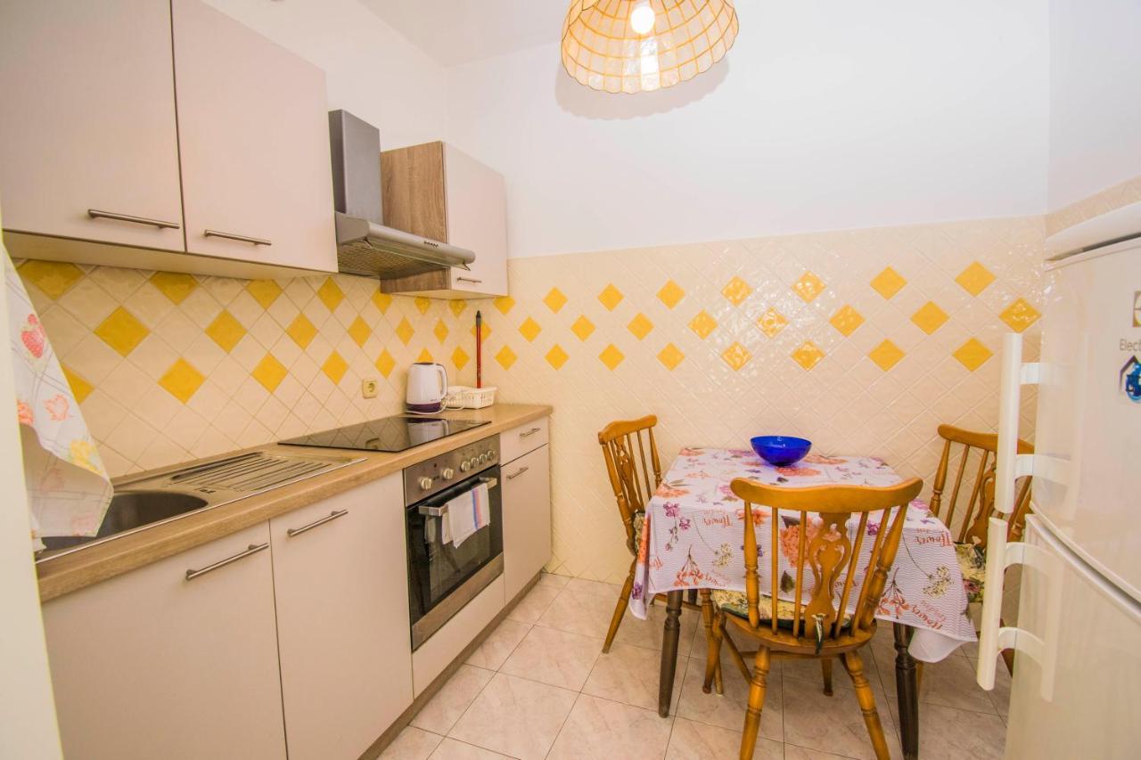 Apartments Anita Near Opatija With Private Parking 마툴지 외부 사진