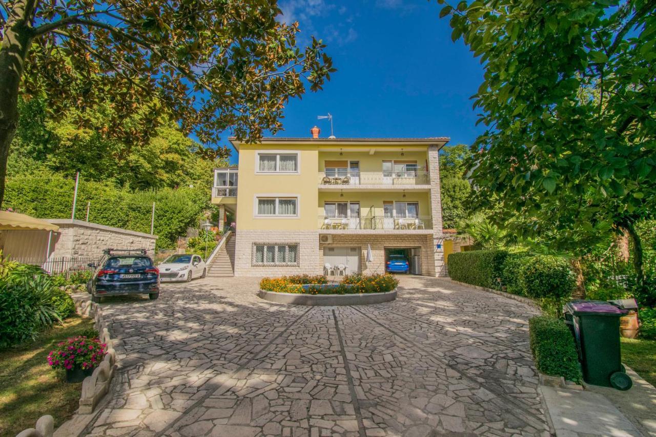 Apartments Anita Near Opatija With Private Parking 마툴지 외부 사진