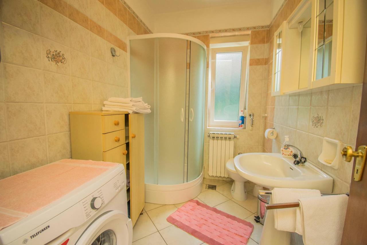 Apartments Anita Near Opatija With Private Parking 마툴지 외부 사진