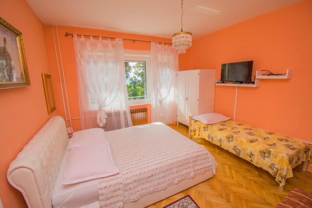 Apartments Anita Near Opatija With Private Parking 마툴지 외부 사진
