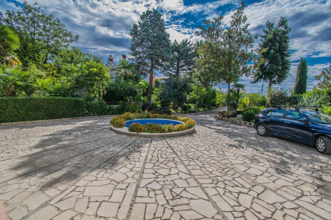 Apartments Anita Near Opatija With Private Parking 마툴지 외부 사진