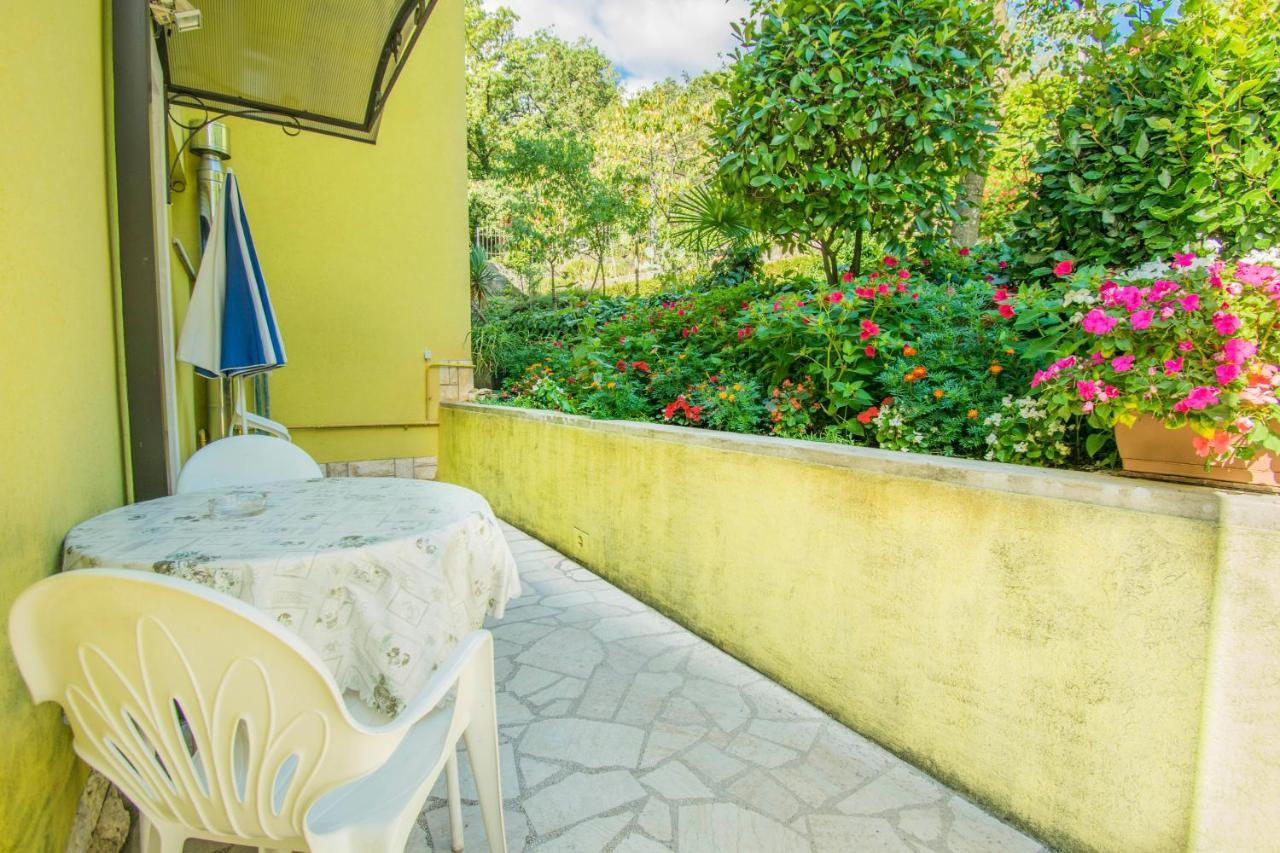 Apartments Anita Near Opatija With Private Parking 마툴지 외부 사진