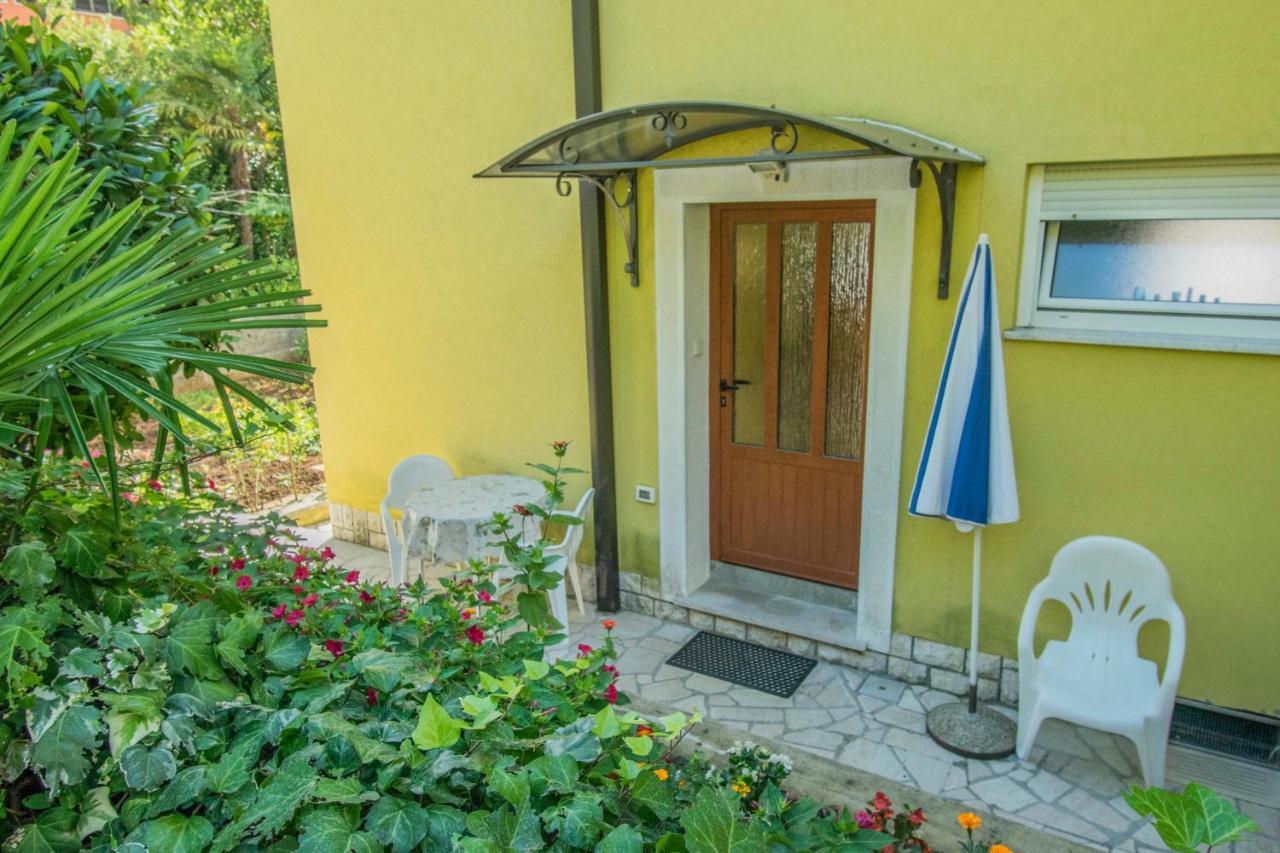 Apartments Anita Near Opatija With Private Parking 마툴지 외부 사진