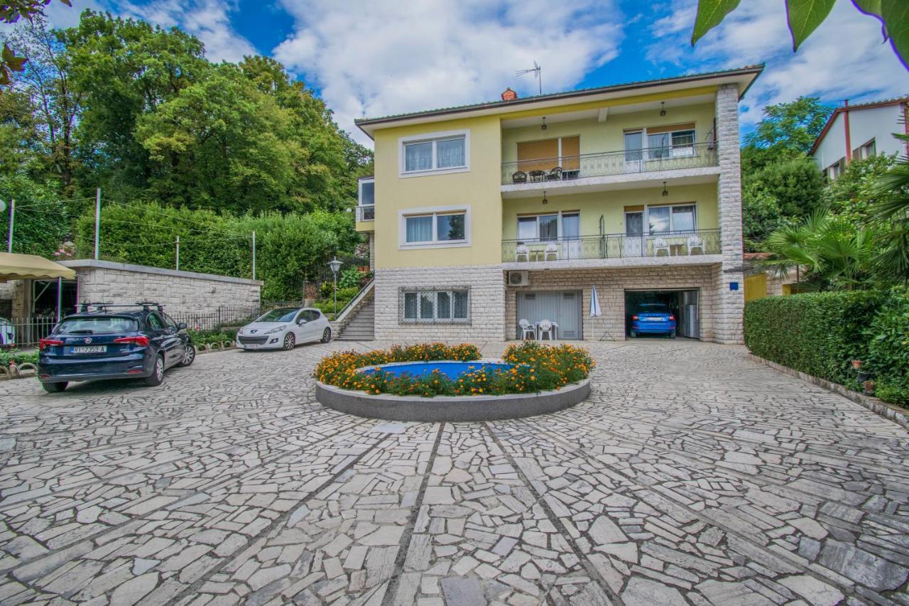 Apartments Anita Near Opatija With Private Parking 마툴지 외부 사진