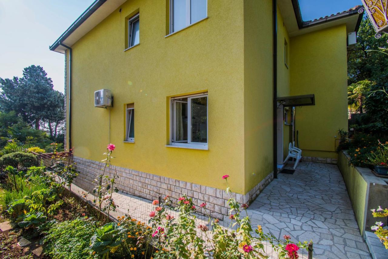 Apartments Anita Near Opatija With Private Parking 마툴지 외부 사진