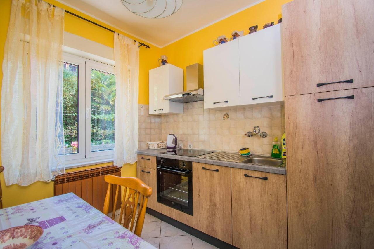 Apartments Anita Near Opatija With Private Parking 마툴지 외부 사진