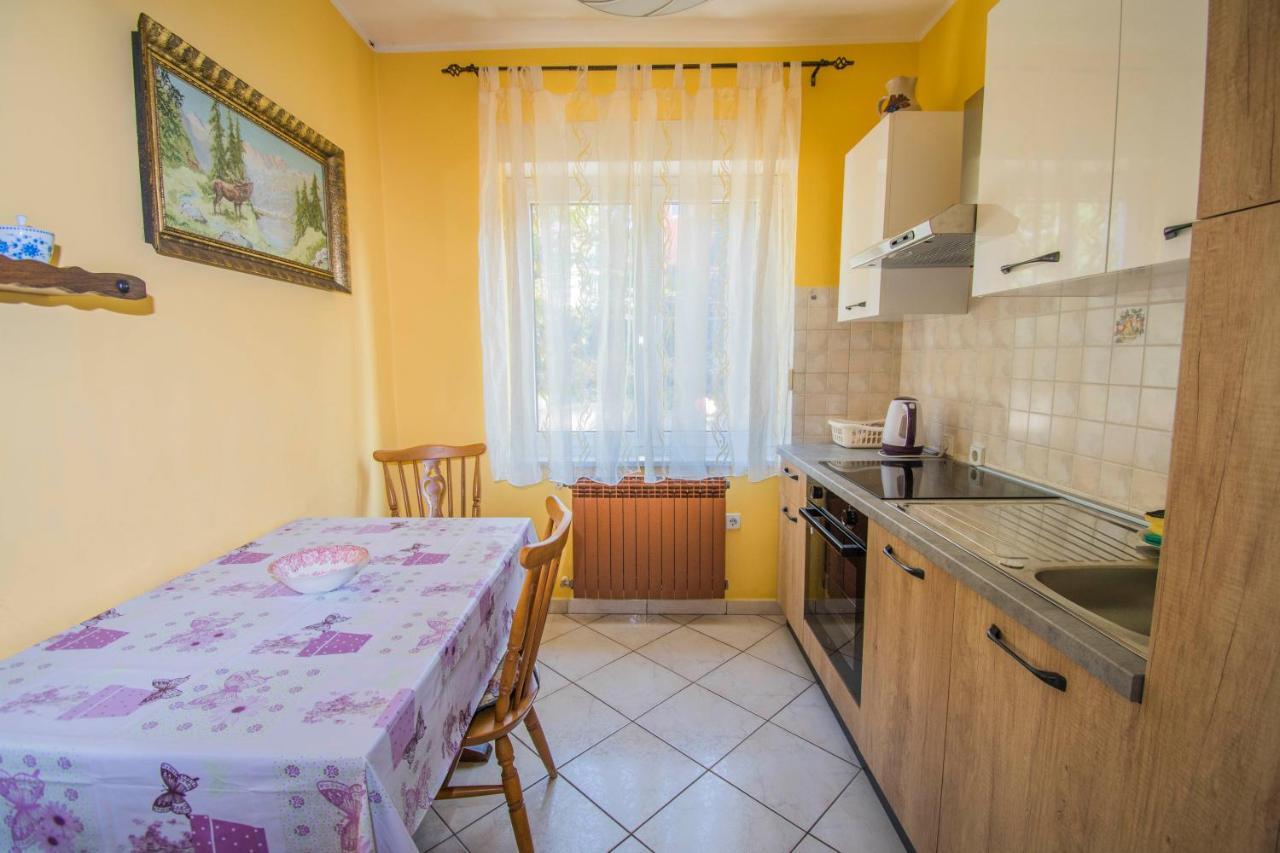 Apartments Anita Near Opatija With Private Parking 마툴지 외부 사진