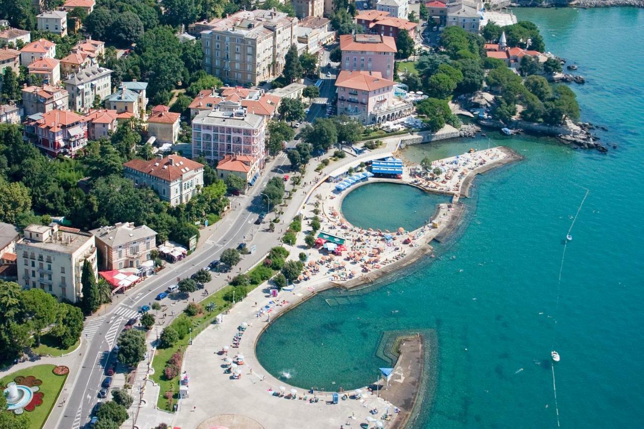Apartments Anita Near Opatija With Private Parking 마툴지 외부 사진
