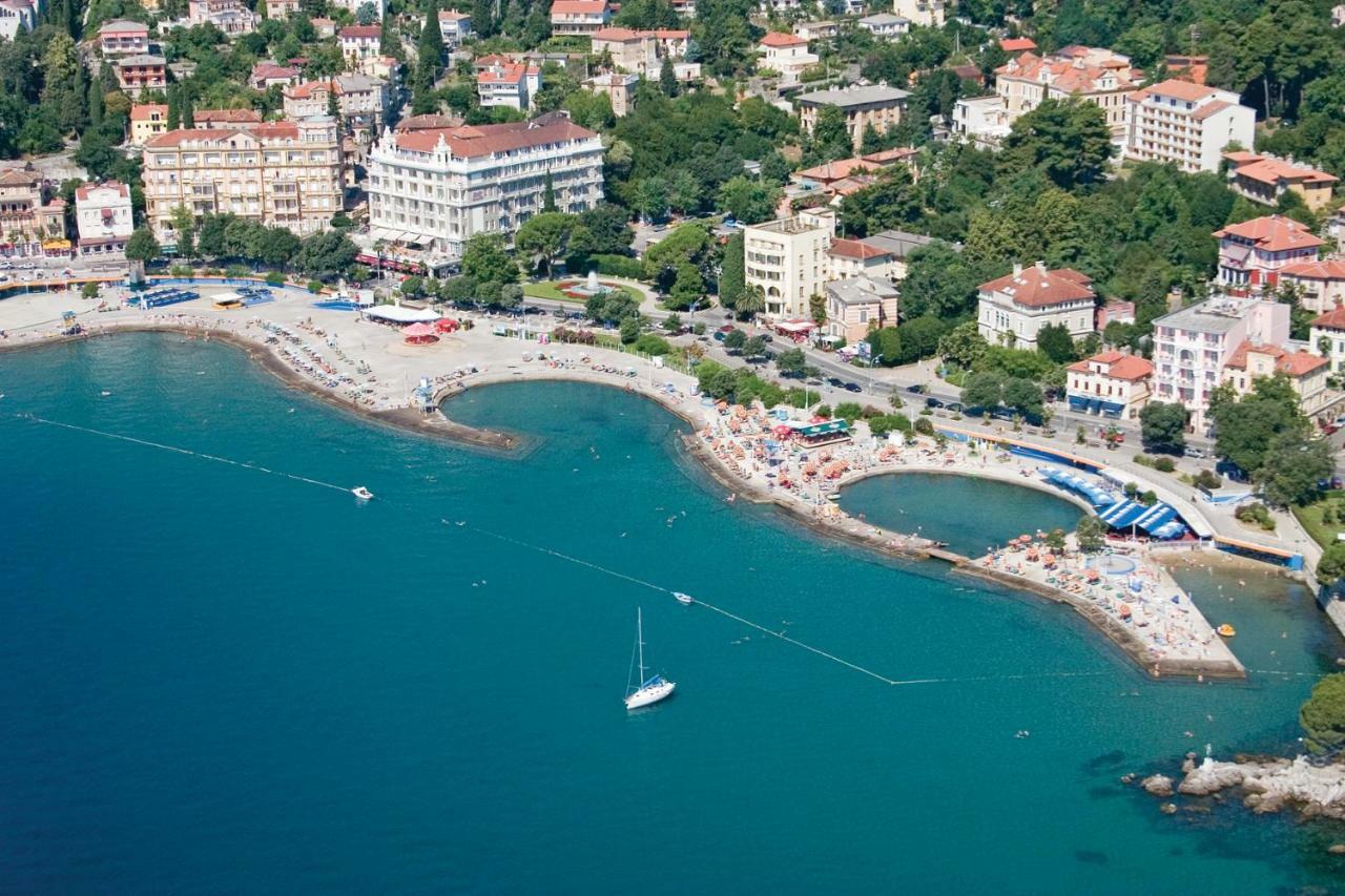 Apartments Anita Near Opatija With Private Parking 마툴지 외부 사진