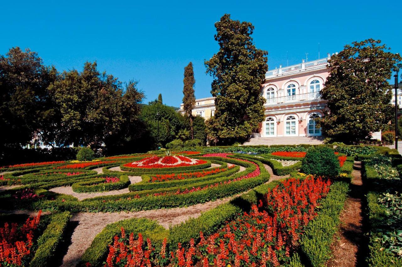 Apartments Anita Near Opatija With Private Parking 마툴지 외부 사진