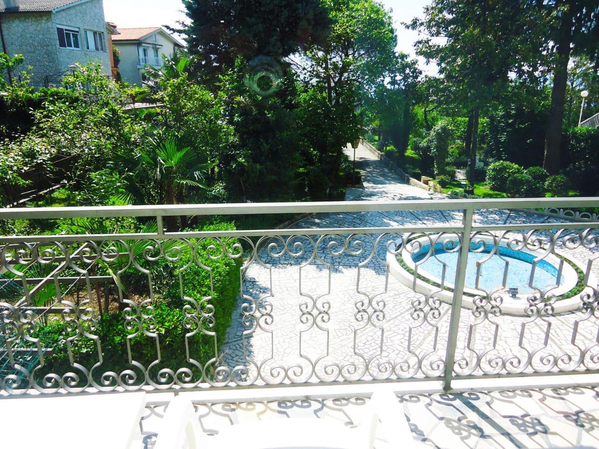 Apartments Anita Near Opatija With Private Parking 마툴지 외부 사진