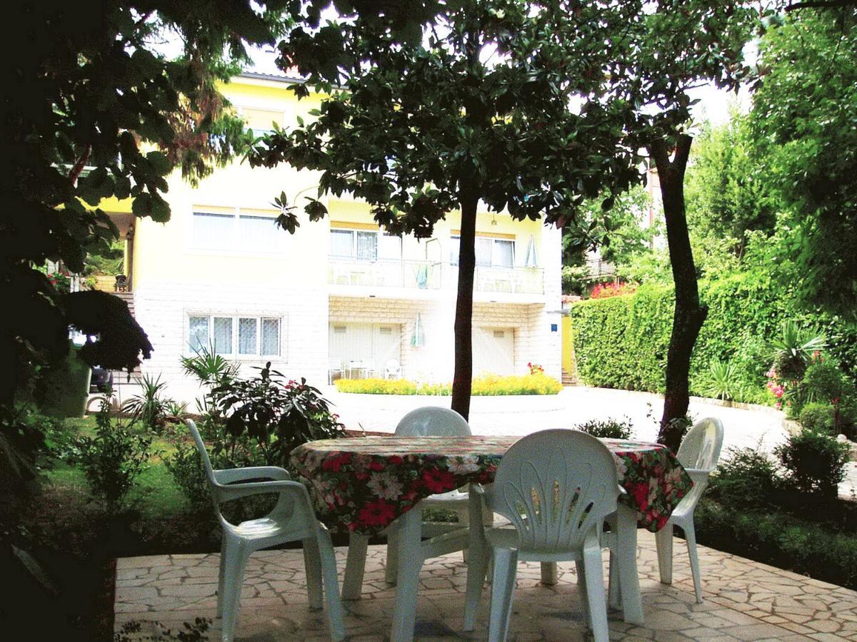 Apartments Anita Near Opatija With Private Parking 마툴지 외부 사진